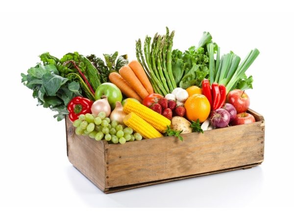 Cesta de fruta y verdura de temporada